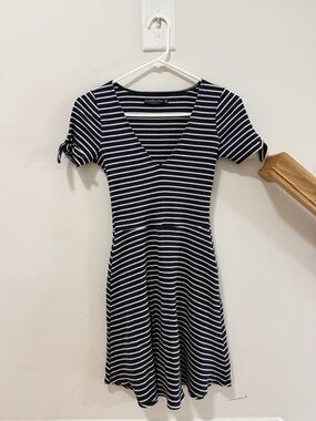 Abercrombie & Fitch Black and White Striped V-Neck Mini Dress